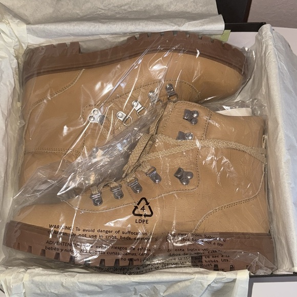 NWT, JCrew gorgeous Nordic leather hiking boot in camel. Size women’s 11. - Picture 3 of 11